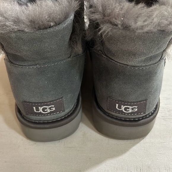 UGGS Gray Suede Galaxy Short Boots - Picture 4 of 5